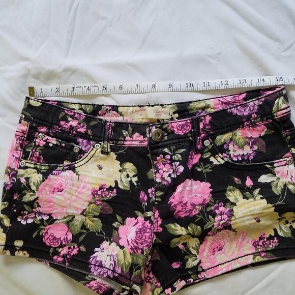 Two pairs of shorts - Picture 7 of 10